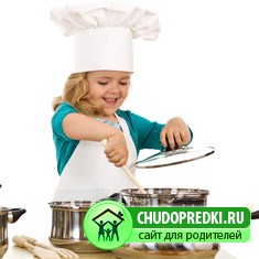девочка готовит