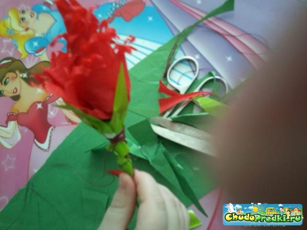 Красный цветок из бумаги. Мастер класс с фото