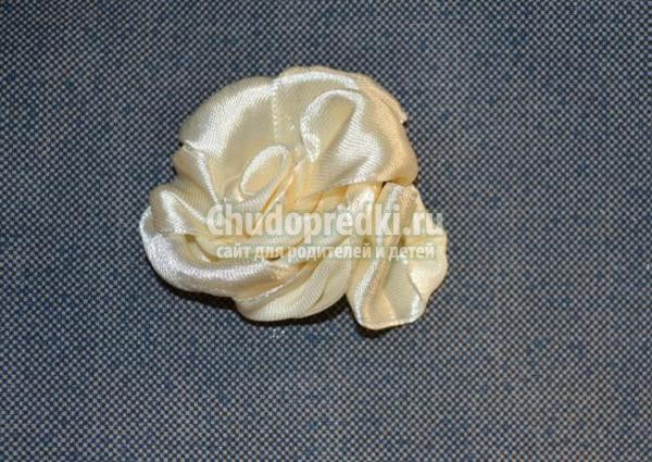 косметичка с вышивкой лентами. Белые розы