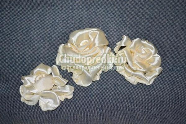 косметичка с вышивкой лентами. Белые розы