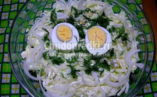 Салат из капусты с яйцом