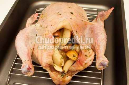 Рецепт курицы в духовке целиком