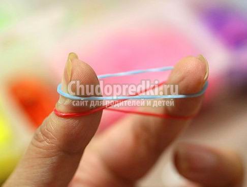 Плетение браслетов из резинок на пальцах: схемы и способы