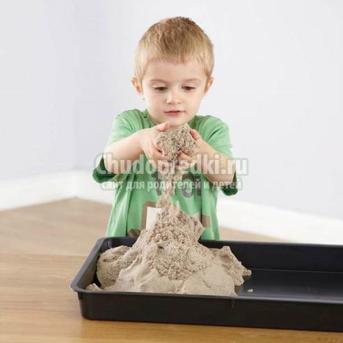 Кинетический песок для детей: польза и правила игры