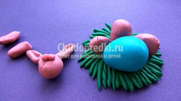 Пасхальный зайка с яйцом
