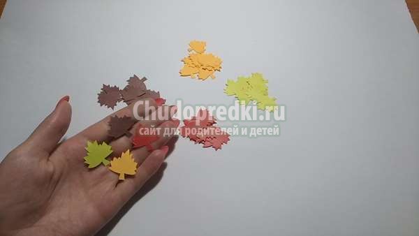 Осенняя аппликация из цветной бумаги ежики