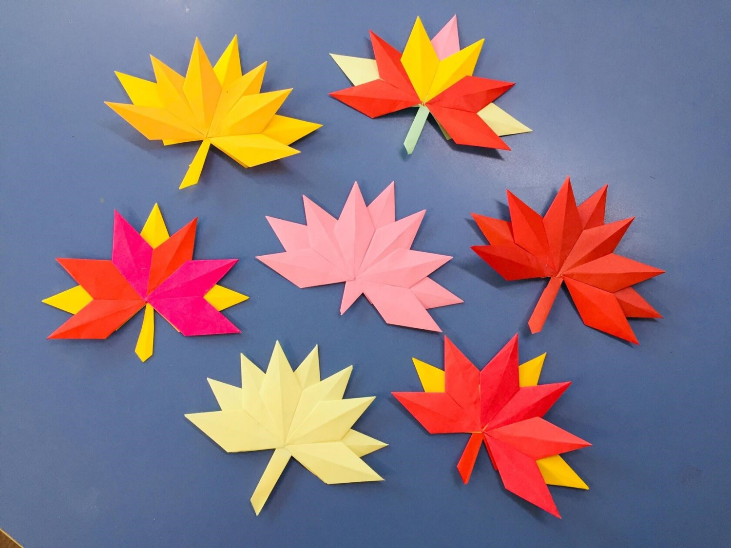 Осенние листья в технике оригами